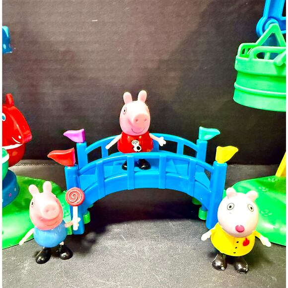 Peppa Pig Fun Fair Playset merry go round, walking bridge & Ferris wheel - Picture 2 of 5